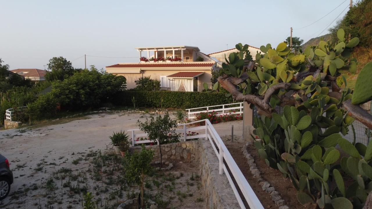 Michelino House Acomodação com café da manhã Parghelia Exterior foto