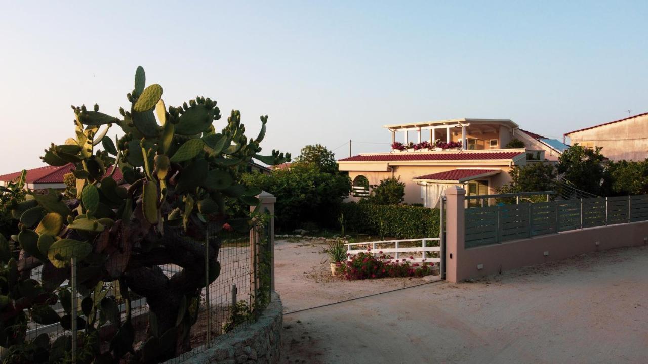 Michelino House Acomodação com café da manhã Parghelia Exterior foto